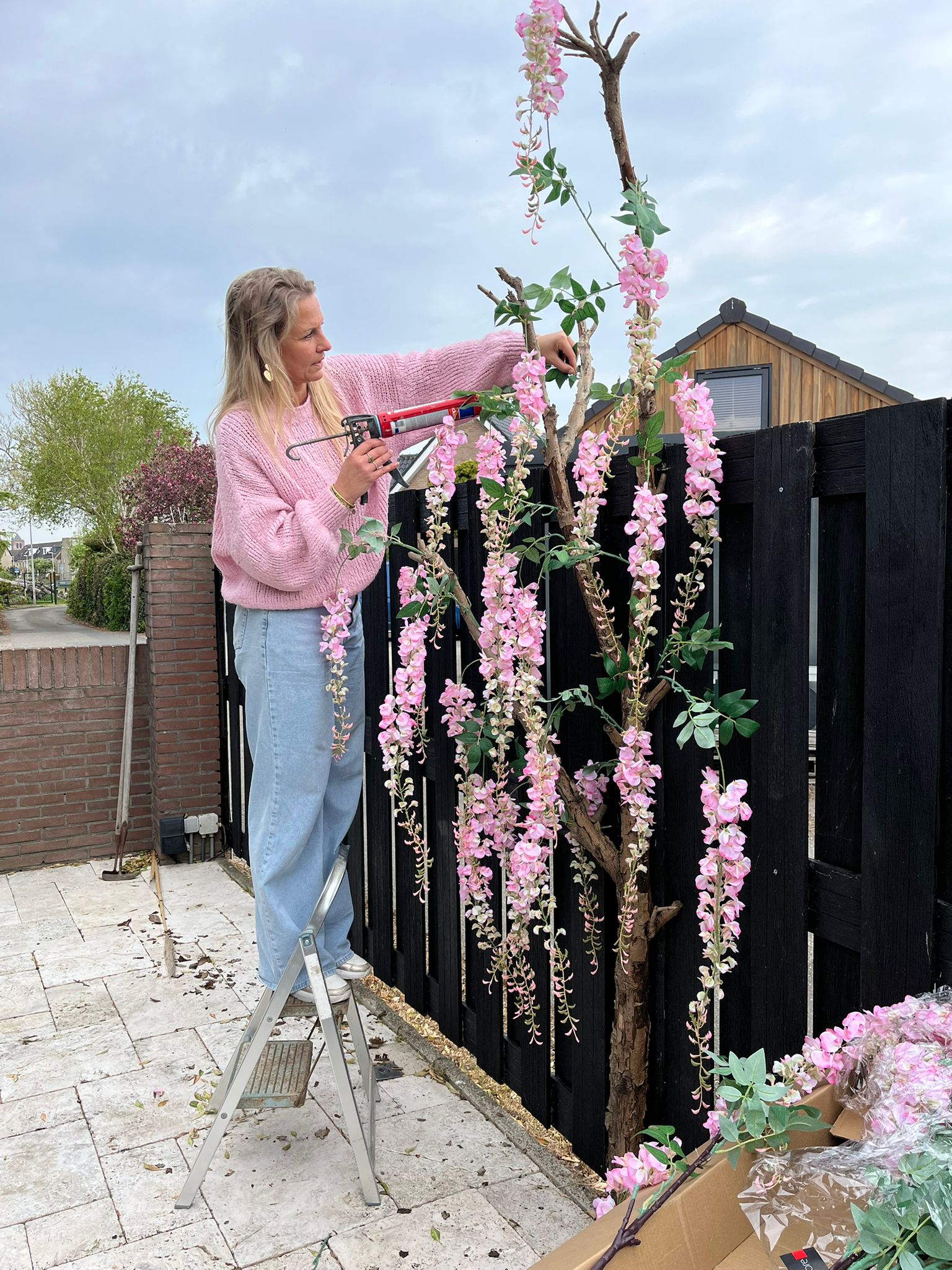 Famke in tuin Over Famke en Schikkie
